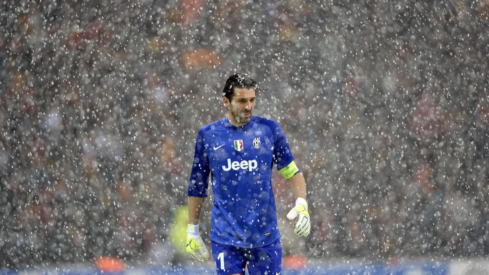 意甲激烈较量，比分1-1，场上快节奏，成功传球率86%，抢断成功率74%